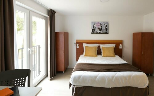Гостиница Hotel HR в Корте