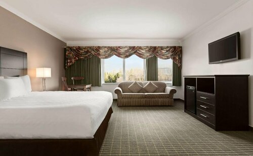 Гостиница Travelodge by Wyndham Baie-Comeau в Бе-Комо