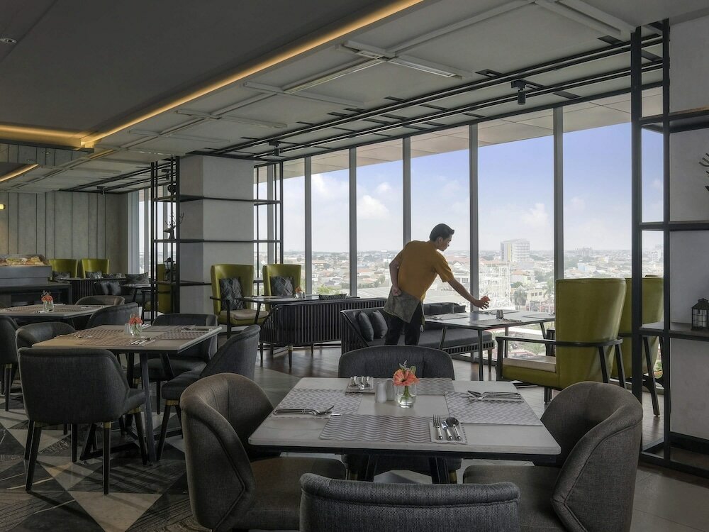 Фото Movenpick Surabaya City