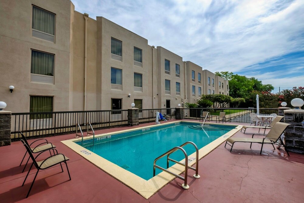 Фото Red Roof Inn Pensacola Fairgrounds