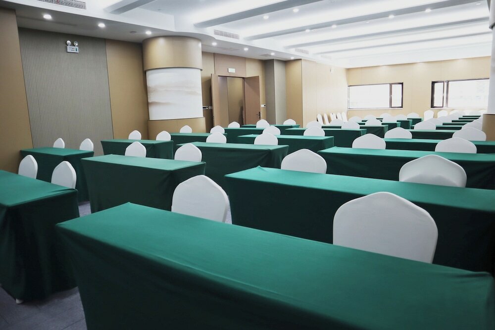 Фото Holiday Inn Express Jinan Jingshi Road