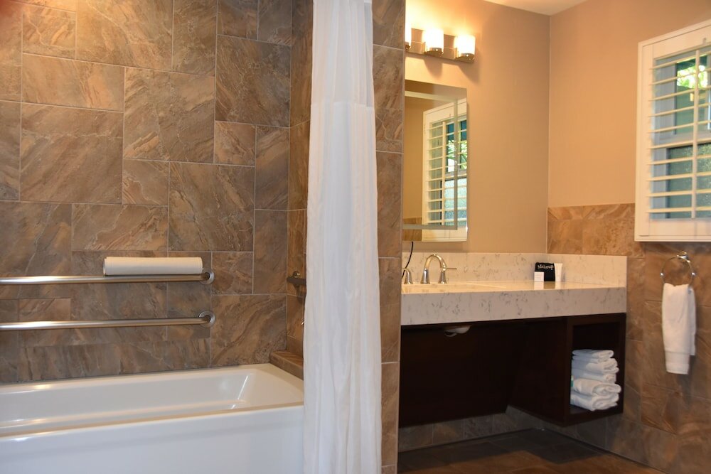 Фото Franciscan Inn & Suites