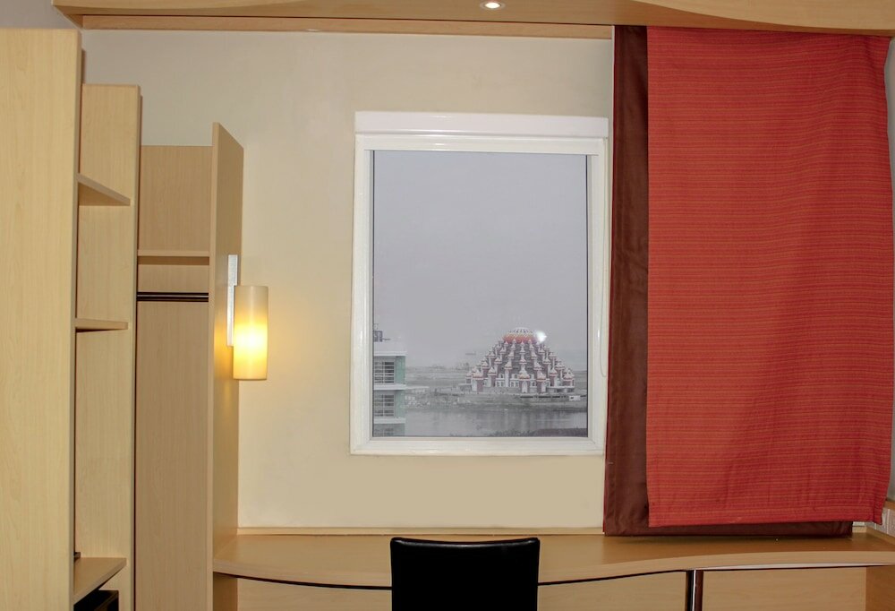 Фото Ibis Makassar City Center