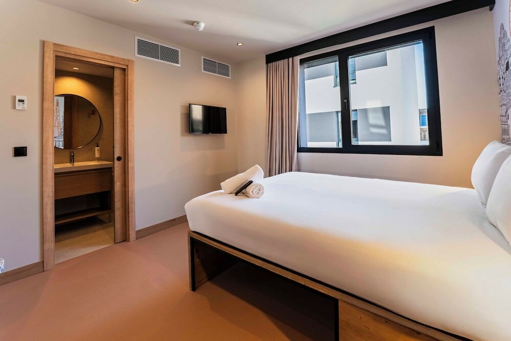 Фото EasyHotel Madrid Alcala