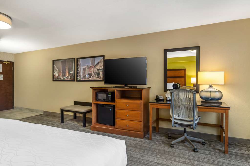 Фото Best Western Plus Houston Energy Corridor