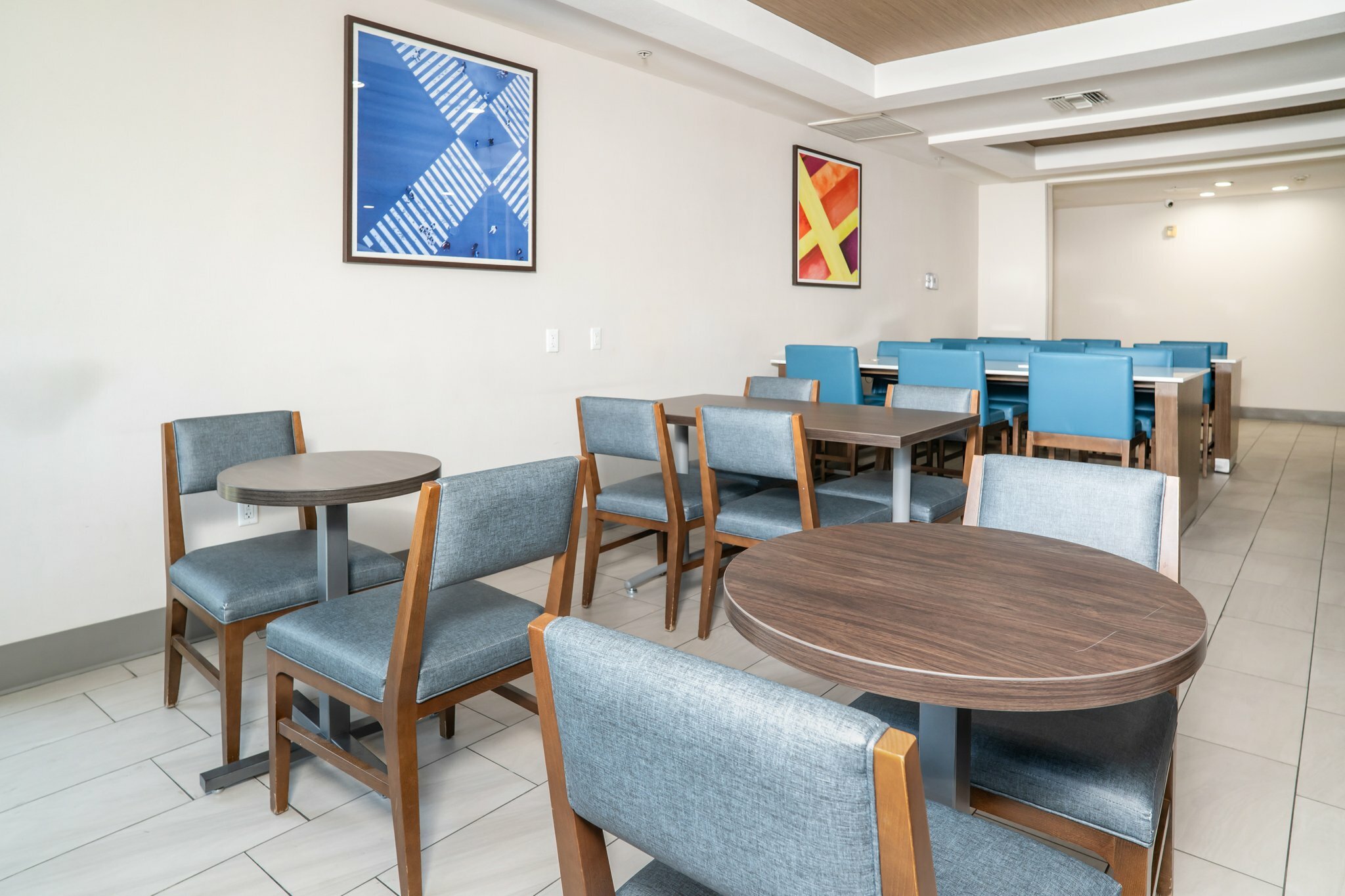 Фото Holiday Inn Express & Suites San Diego Otay Mesa