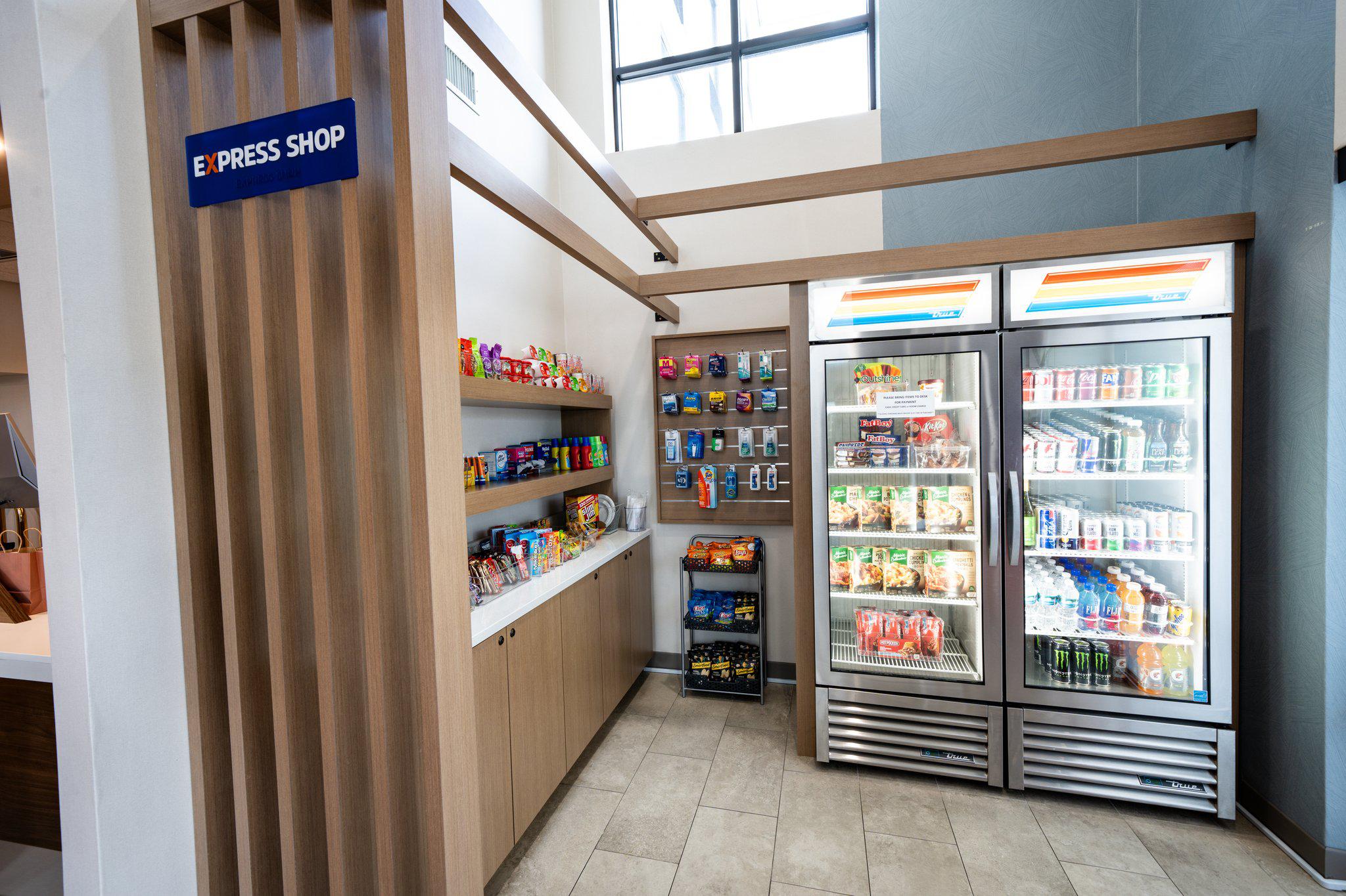 Фото Holiday Inn Express Hotel & Suites Tampa Northwest - Oldsmar, an Ihg Hotel