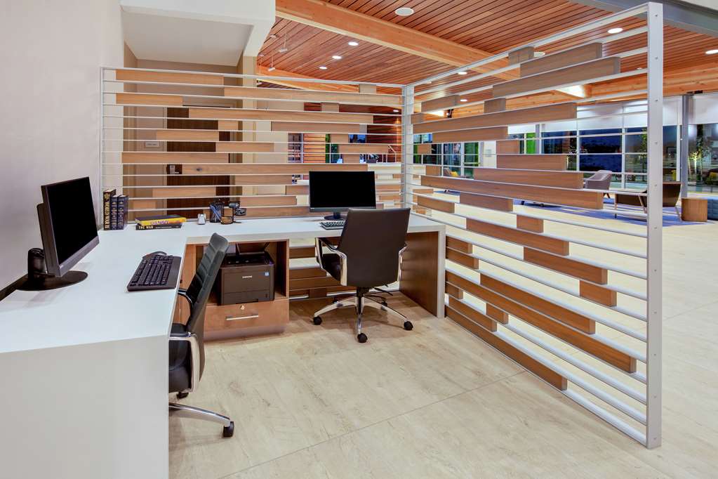 Фото Hampton Inn & Suites San Diego Airport Liberty Station