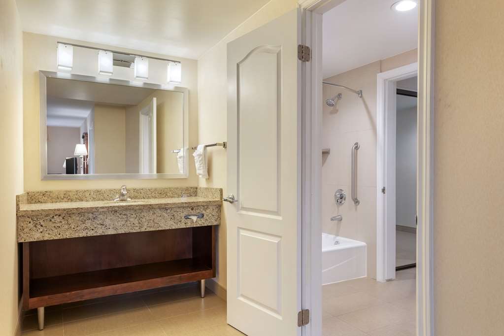 Фото Best Western Plus West Covina Inn