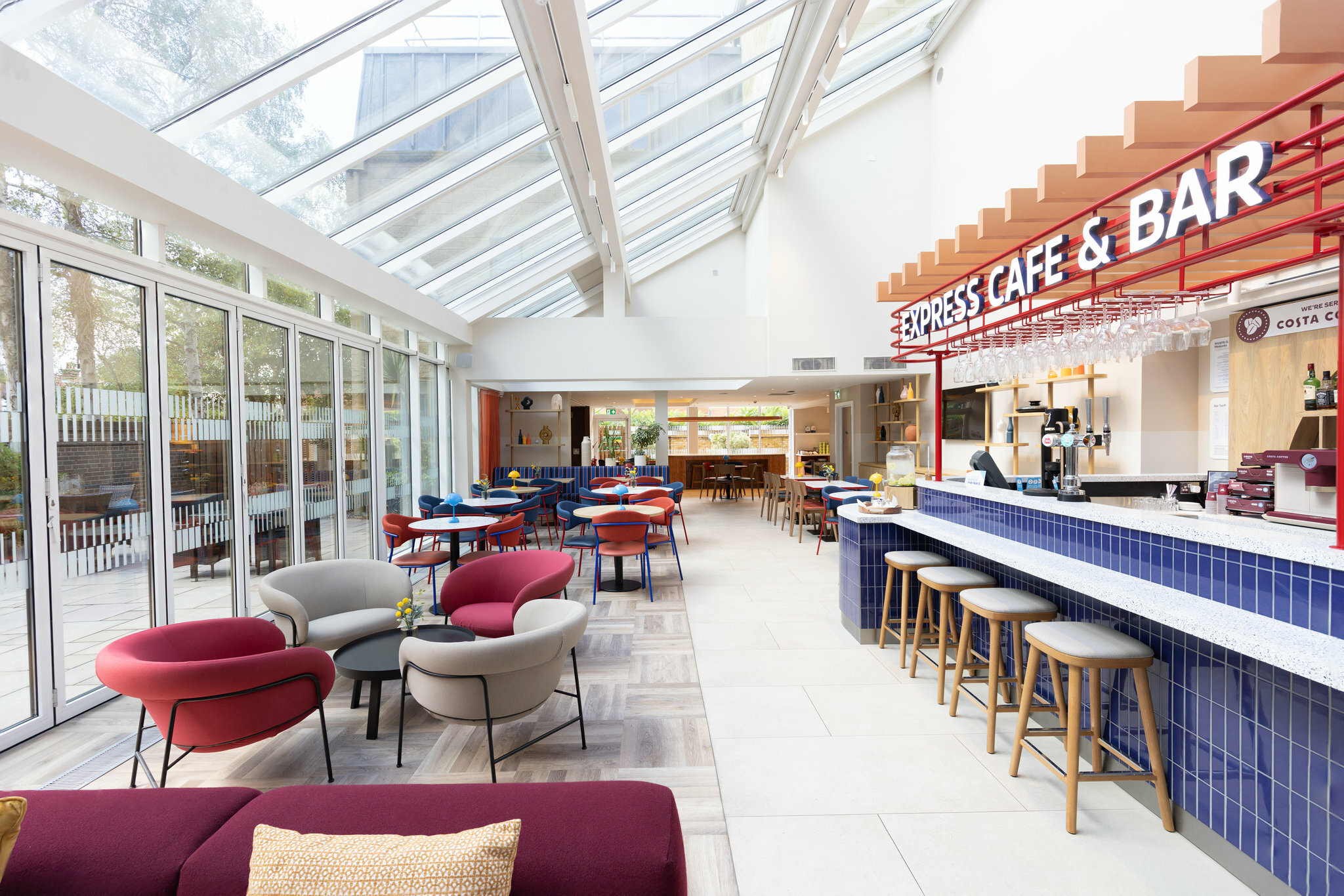 Фото Holiday Inn Express Windsor, an Ihg Hotel
