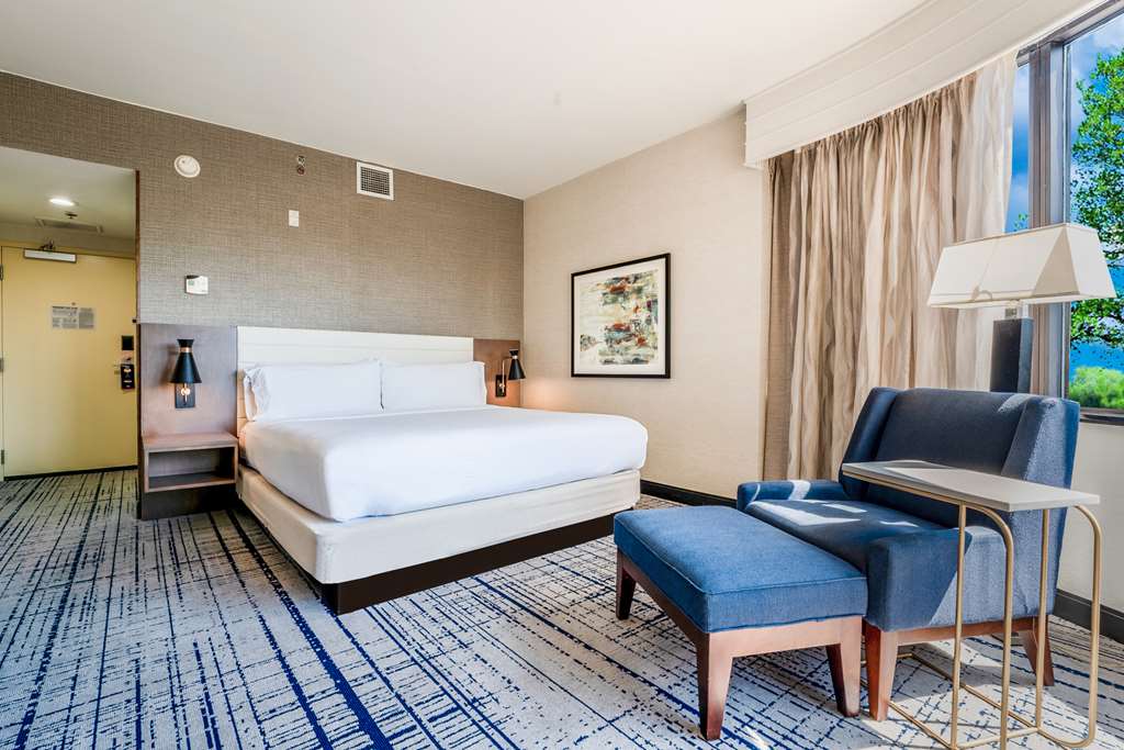 Фото DoubleTree by Hilton South Charlotte Tyvola
