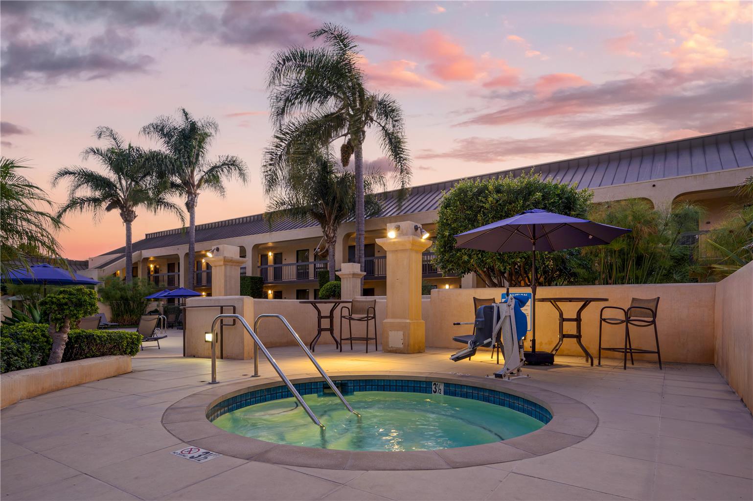 Фото Best Western Plus South Coast Inn