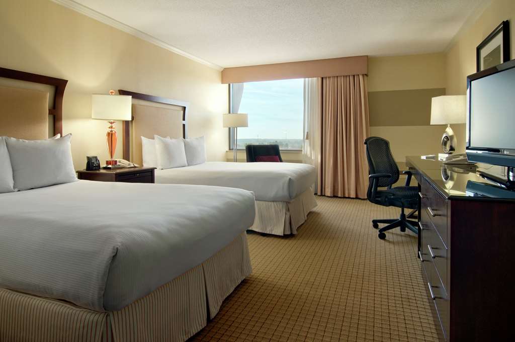 Фото Hilton Raleigh North Hills