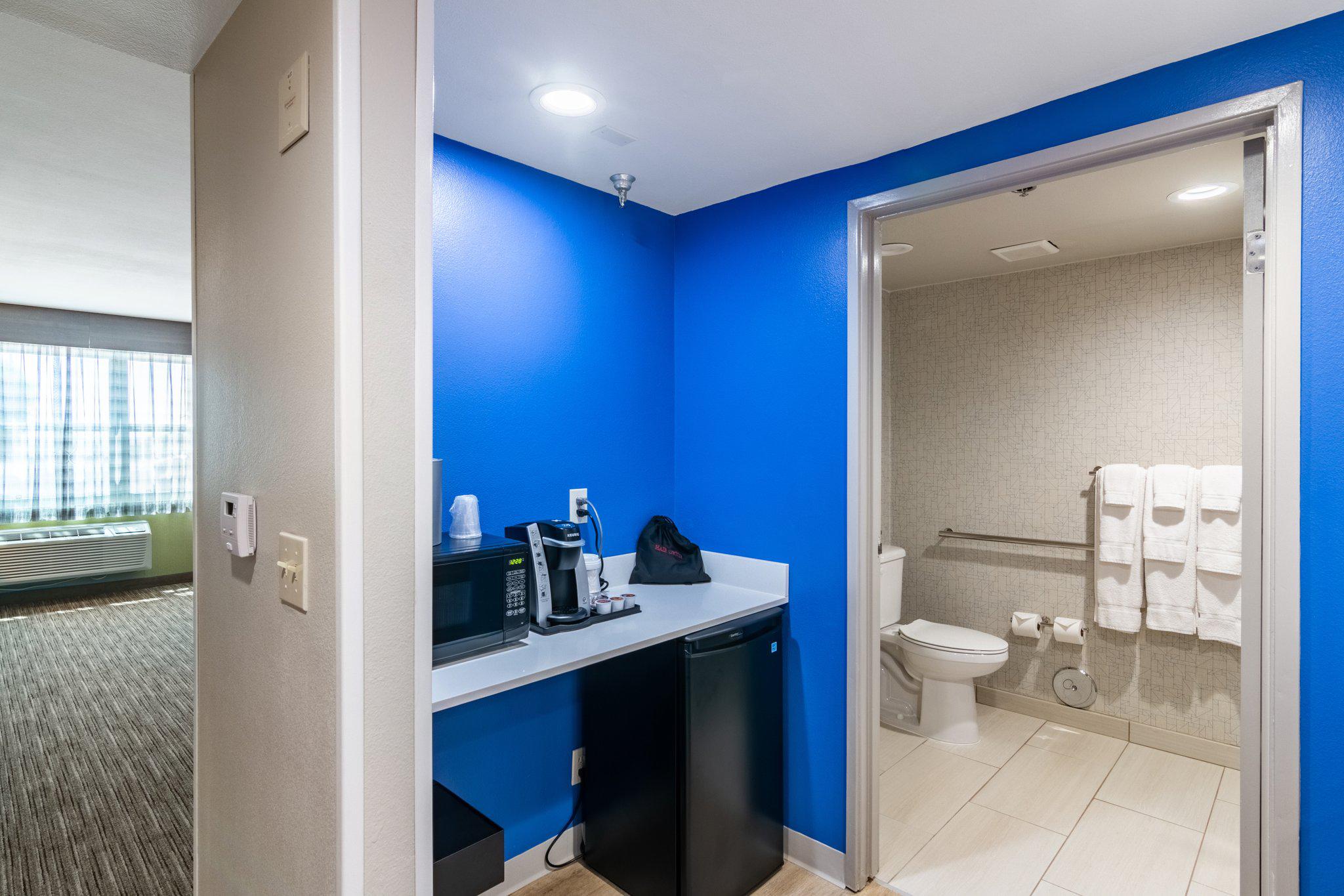 Фото Holiday Inn Express & Suites Camarillo, an Ihg Hotel