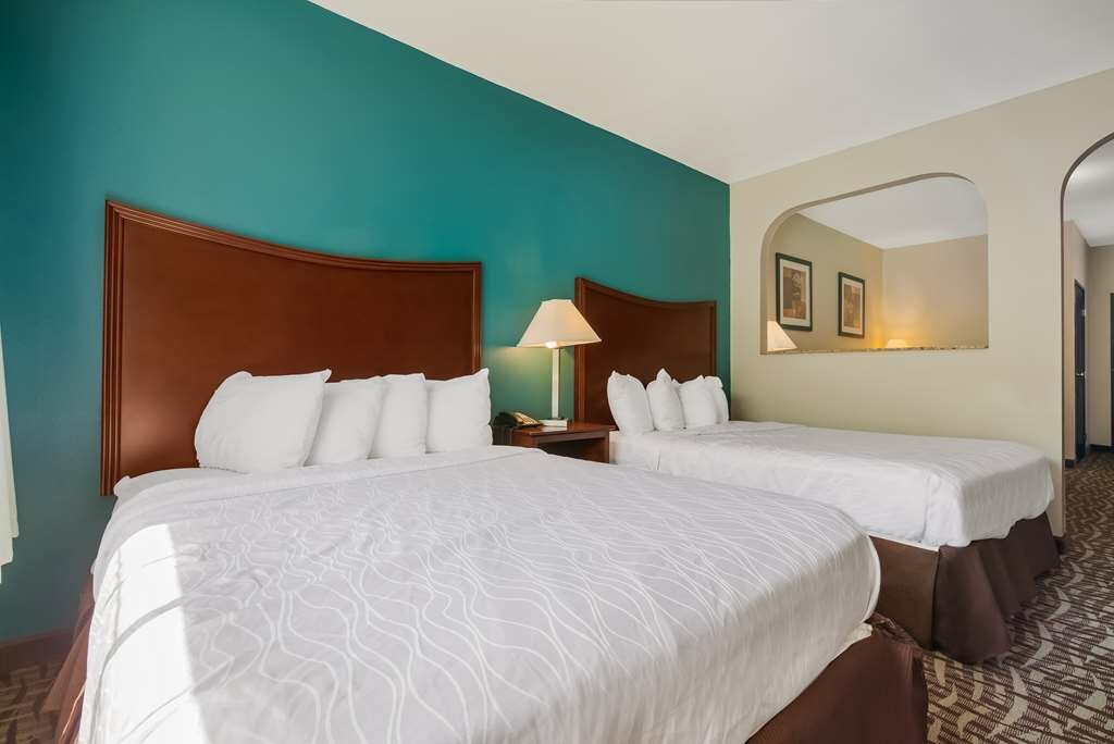 Фото SureStay Plus Hotel by Best Western Topeka Northwest