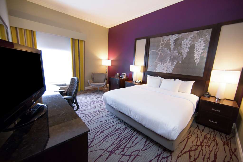 Фото DoubleTree by Hilton Hotel Savannah Historic District