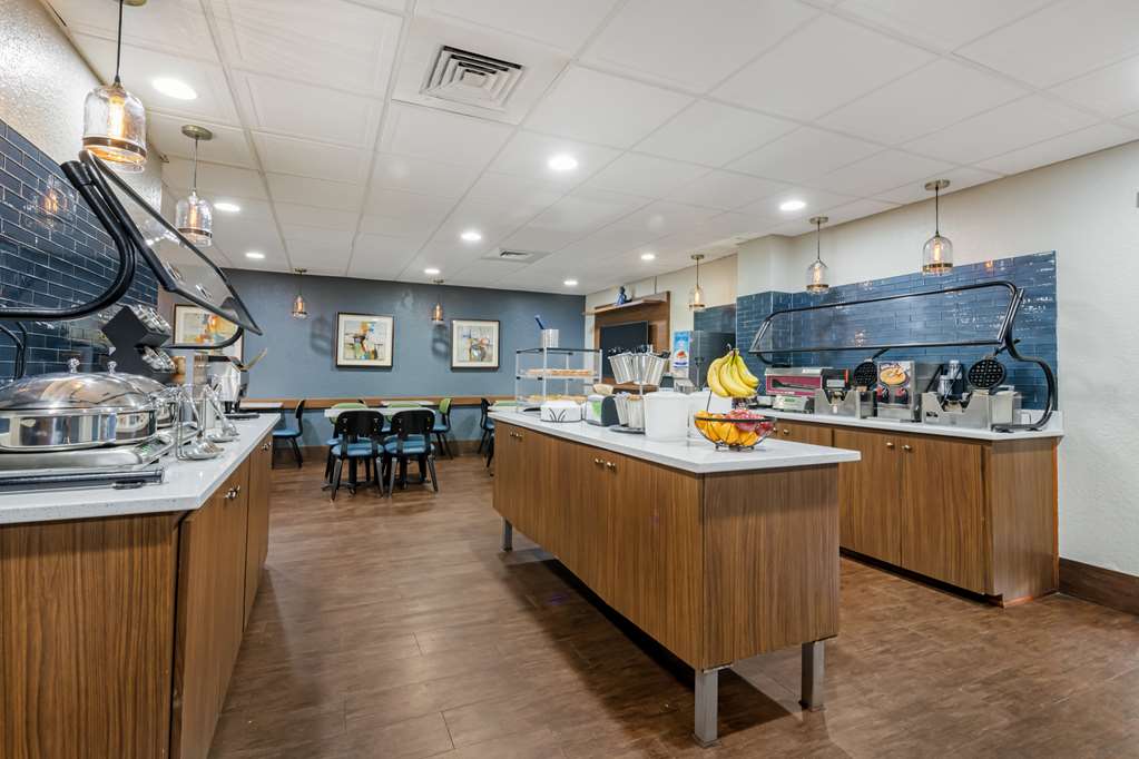 Фото Best Western Plus Universal Inn