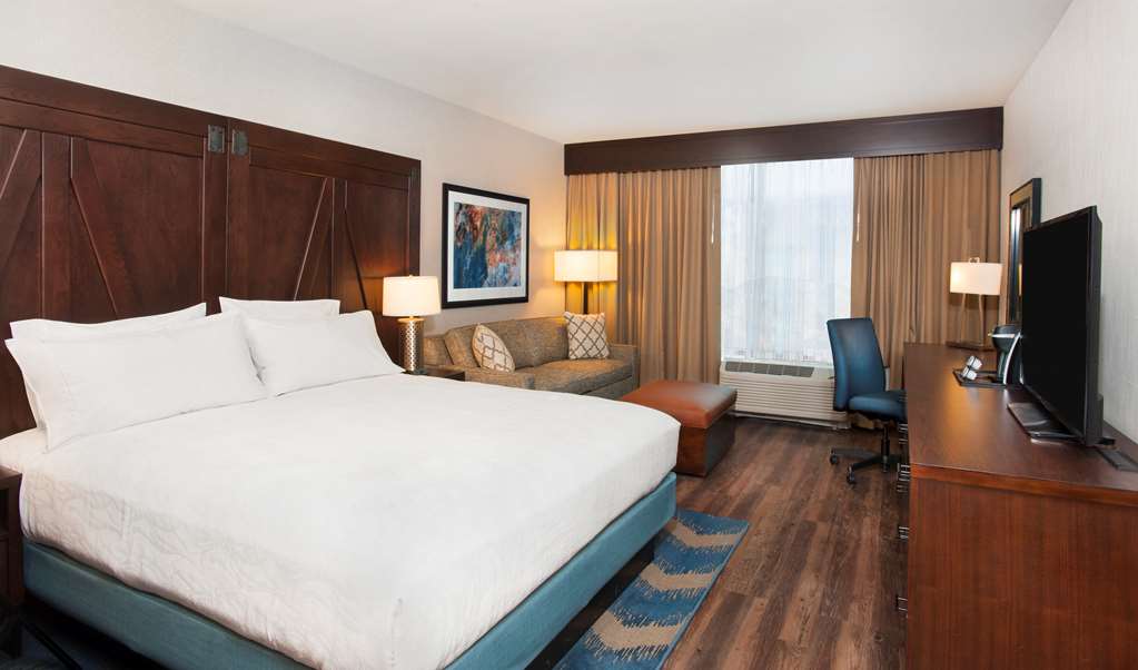 Фото Hilton Garden Inn Burbank Los Angeles