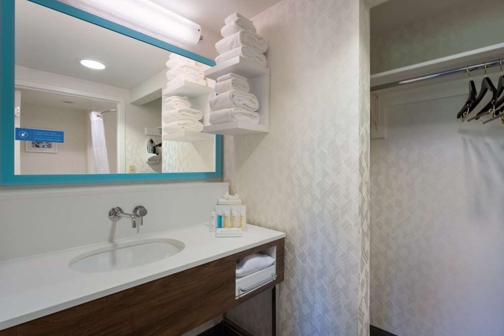 Фото Hampton Inn & Suites Herndon-Reston