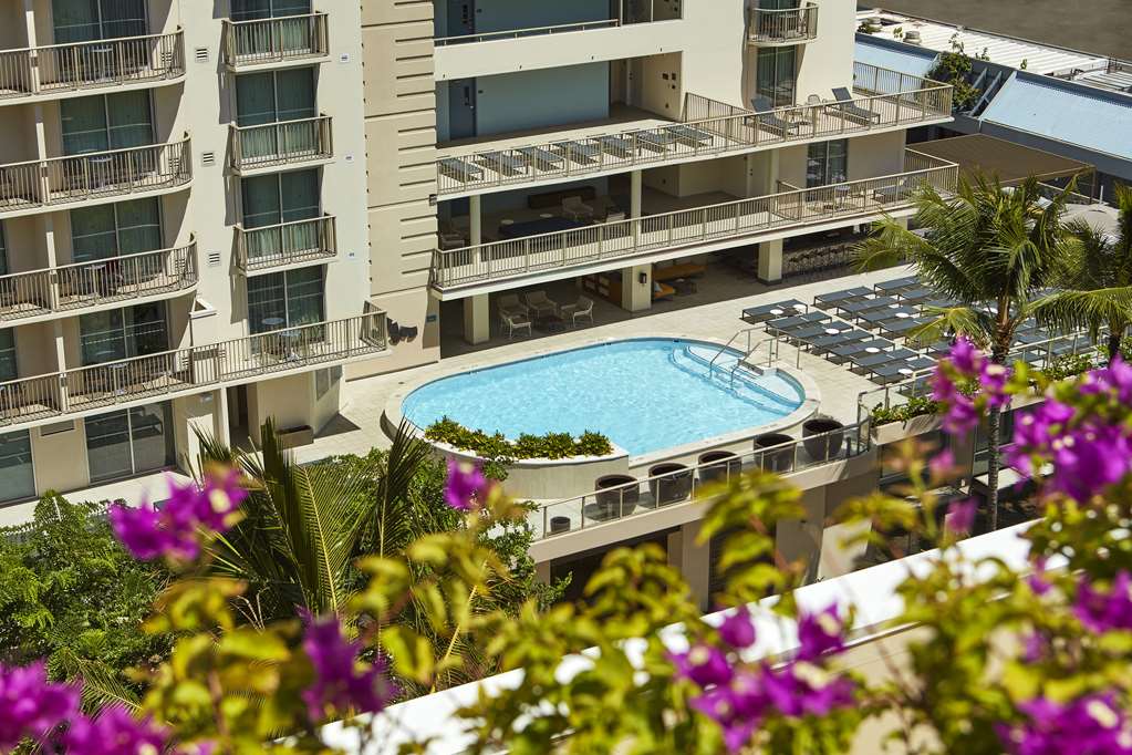 Фото Hilton Garden Inn Waikiki Beach