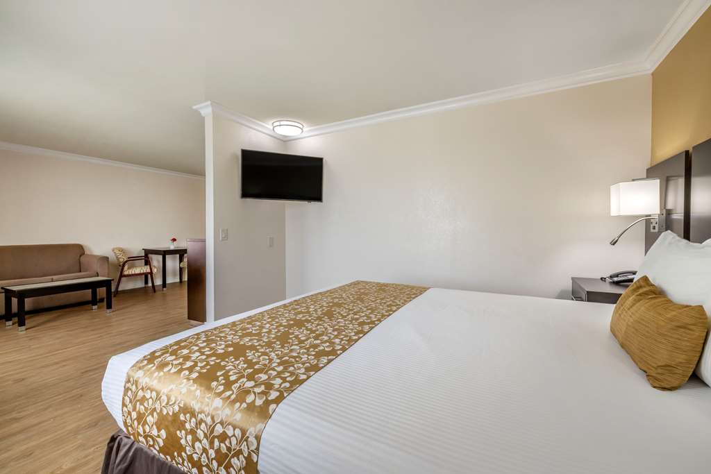 Фото Best Western Plus South Bay Hotel