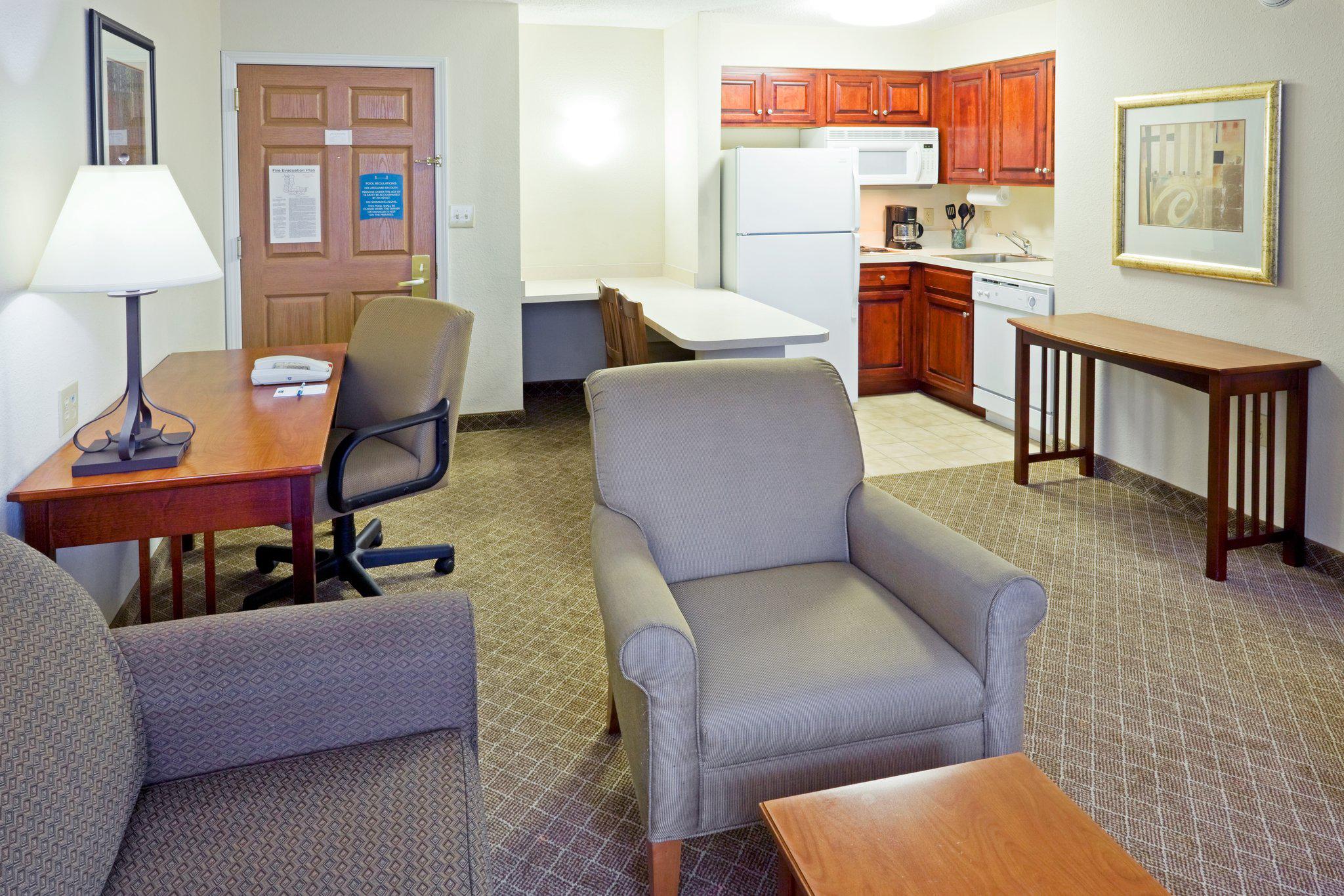 Фото Staybridge Suites Cranbury, an Ihg Hotel