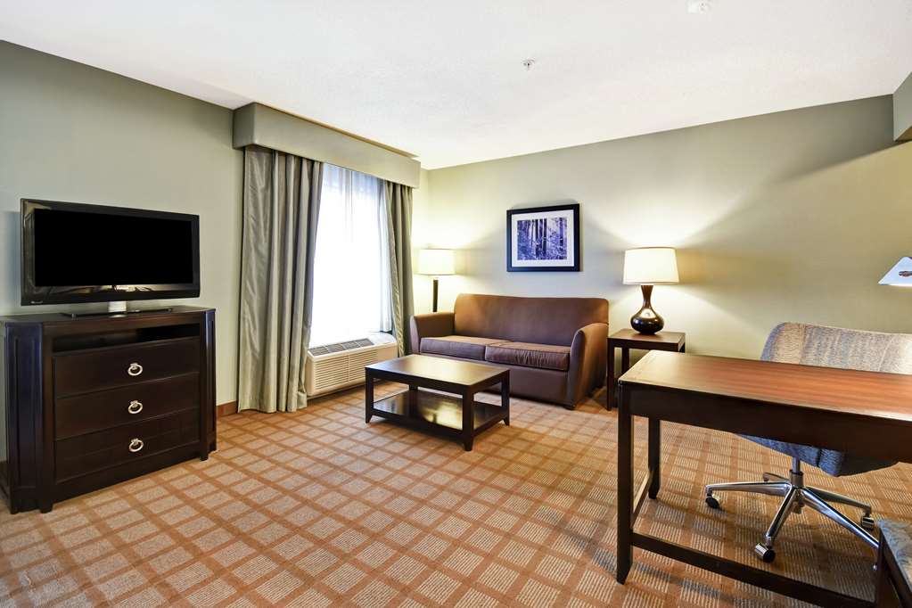 Фото Hampton Inn & Suites Detroit-Canton