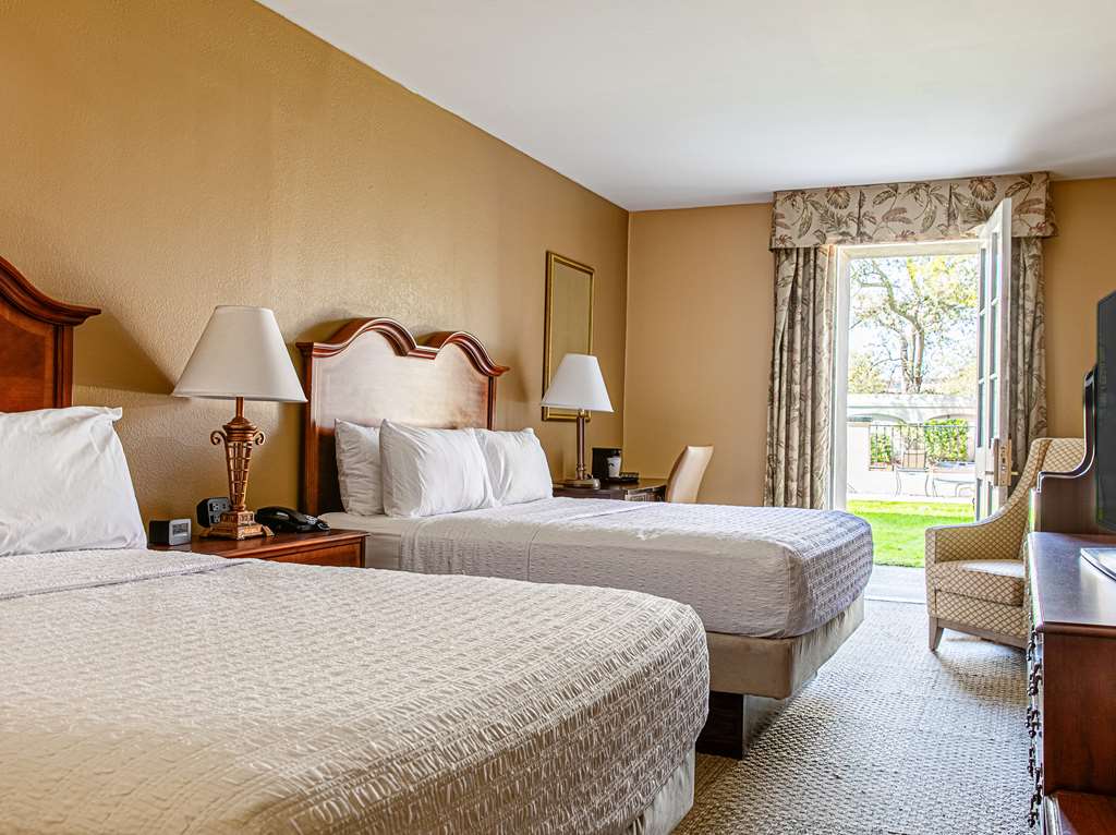 Фото Hampton Inn Charleston-Historic District