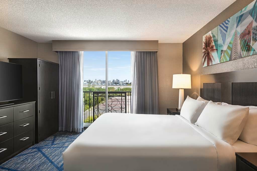 Фото Embassy Suites by Hilton Miami International Airport