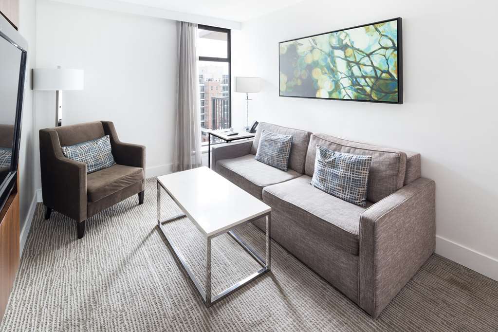 Фото DoubleTree by Hilton Hotel & Suites Victoria