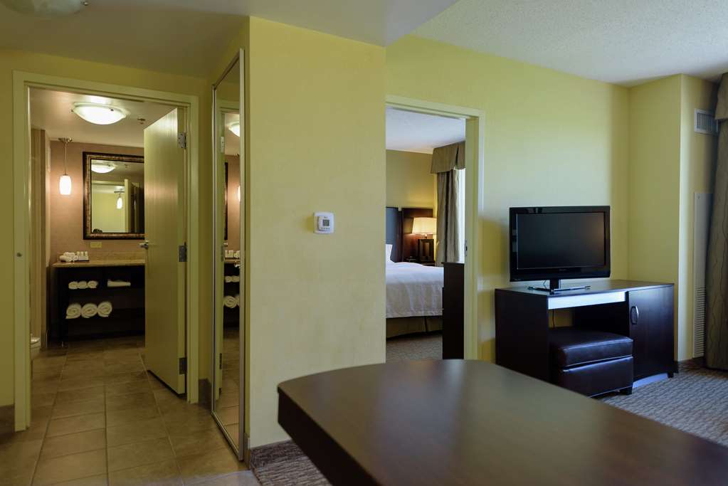 Фото Embassy Suites by Hilton Minneapolis North