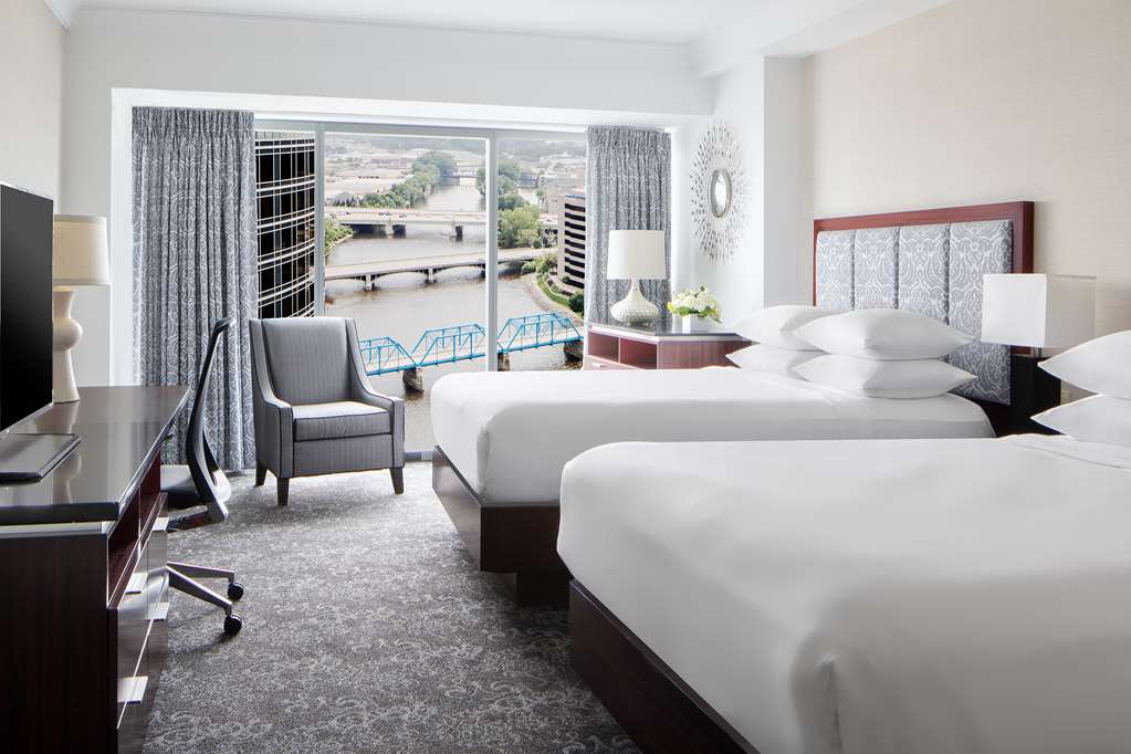 Фото Amway Grand Plaza, Curio Collection by Hilton