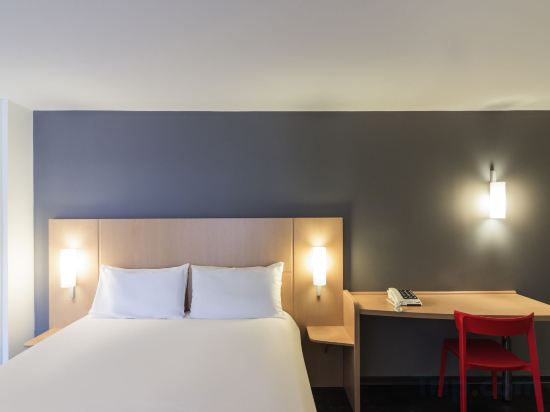 Фото Ibis La Rochelle Centre Historique