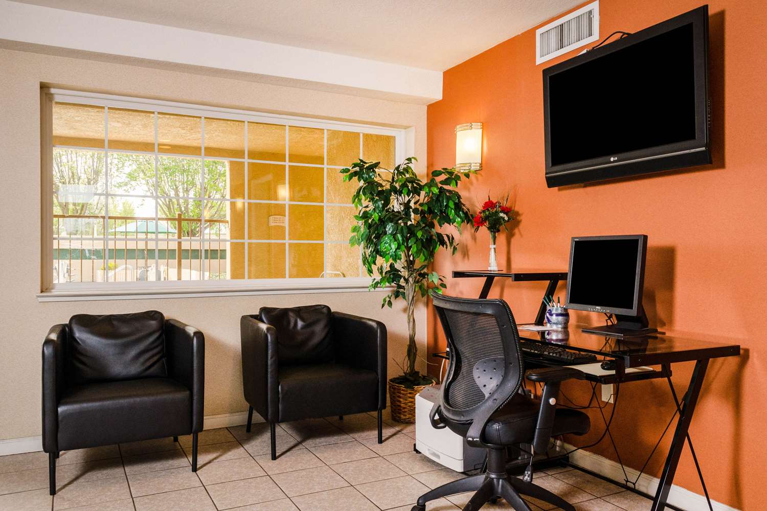 Фото Quality Inn & Suites Lathrop - South Stockton