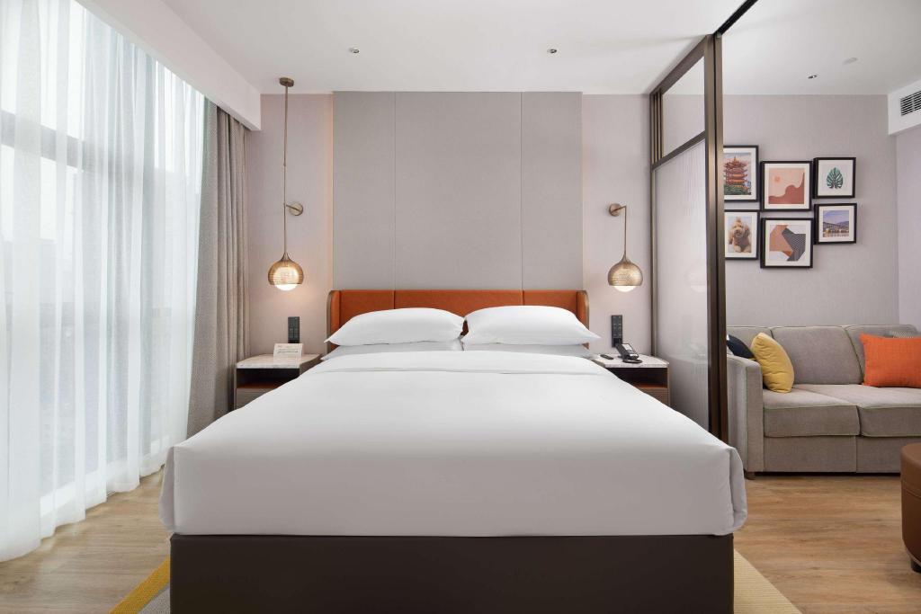 Фото Home2 Suites by Hilton Wuhan Xudong