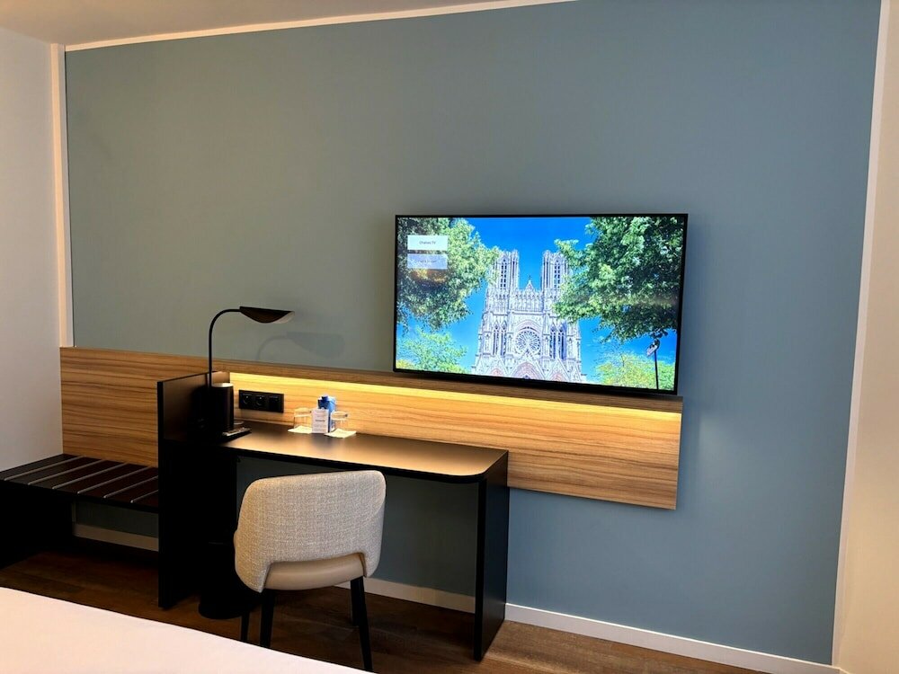 Фото Campanile Reims Centre Cathedrale