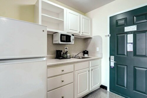 Гостиница Cottonwood Suites в Торнтоне