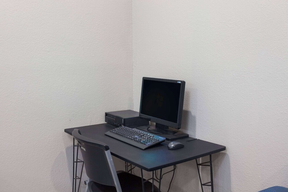 Фото Super 8 by Wyndham Bakersfield South Ca