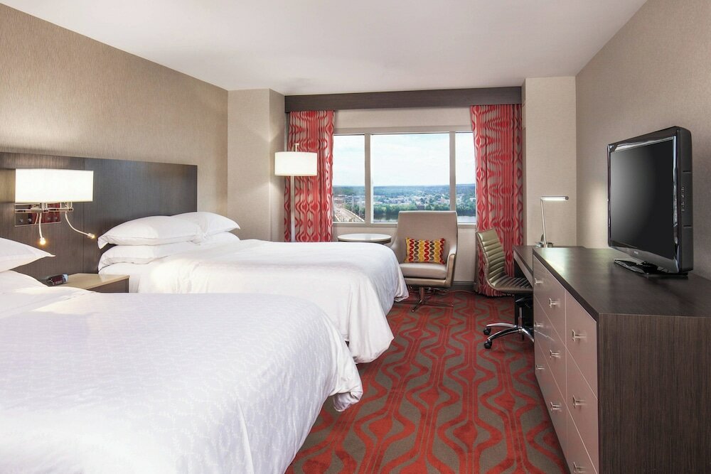 Фото Sheraton Springfield Monarch Place Hotel