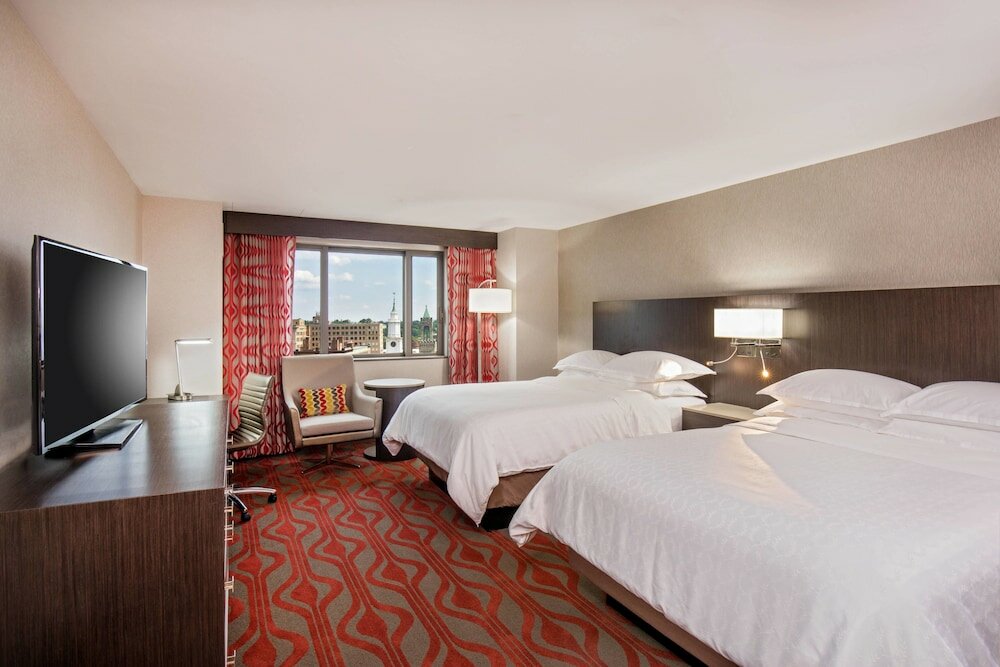 Фото Sheraton Springfield Monarch Place Hotel