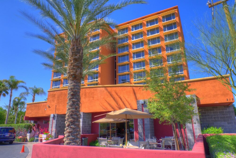 Фото Ramada by Wyndham Phoenix Midtown