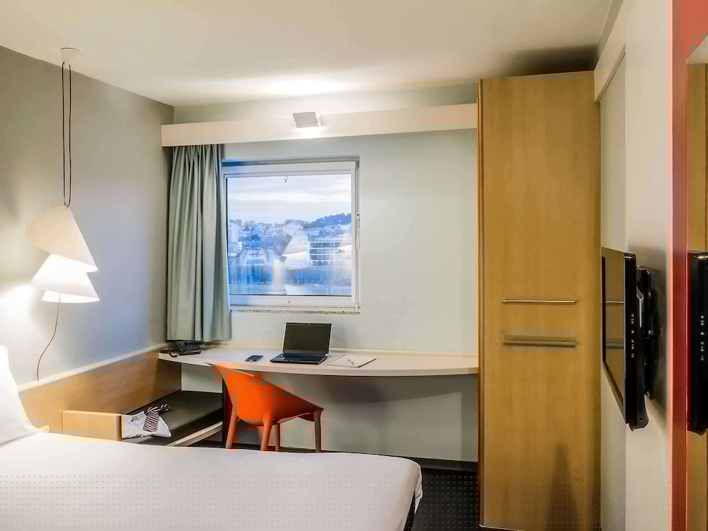 Фото Ibis Evora Hotel