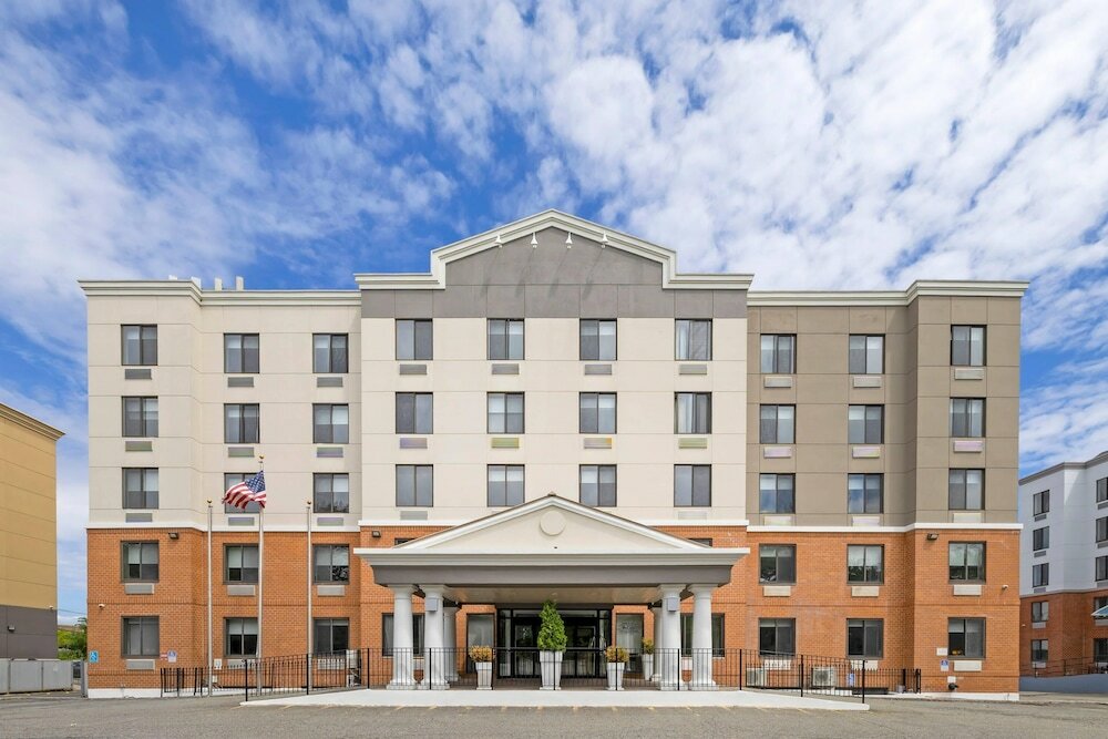Фото Holiday Inn Express Staten Island West