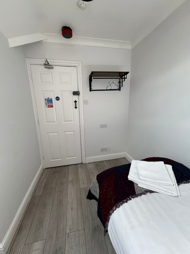 Фото Golders Park Hotel