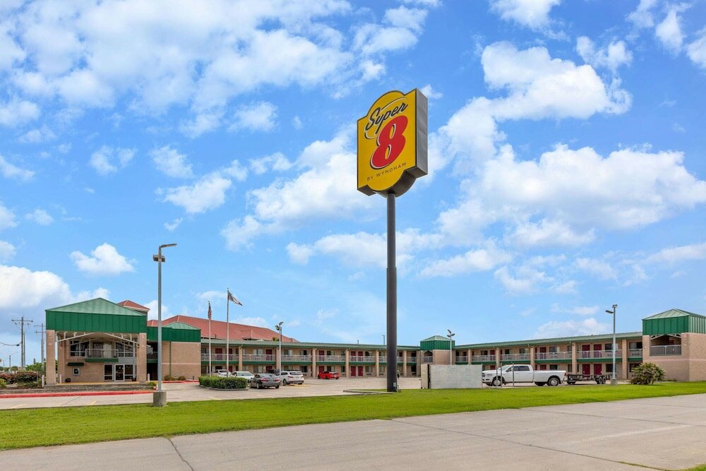 Фото Super 8 by Wyndham Seguin