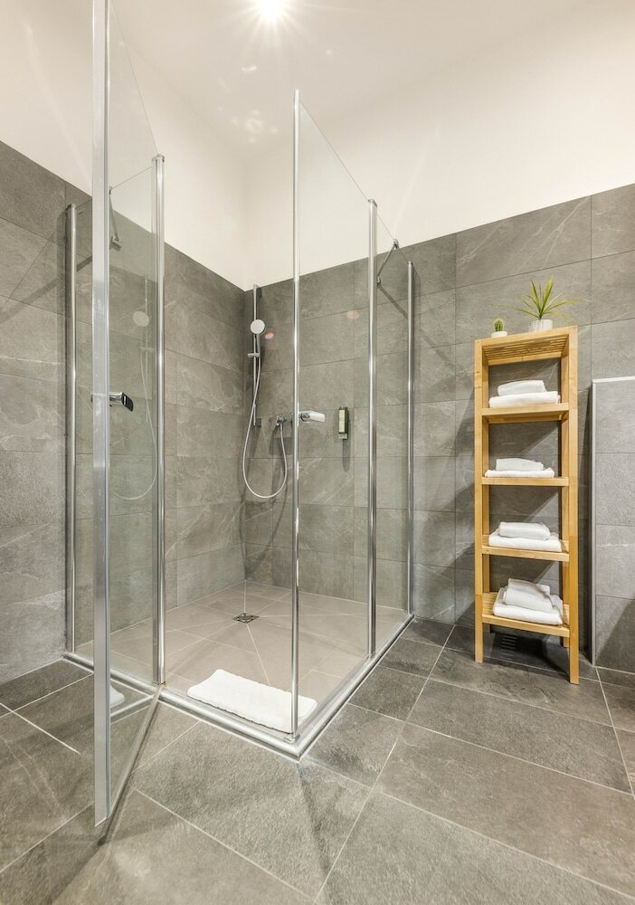 Фото Jimmy's Apartments Emerald