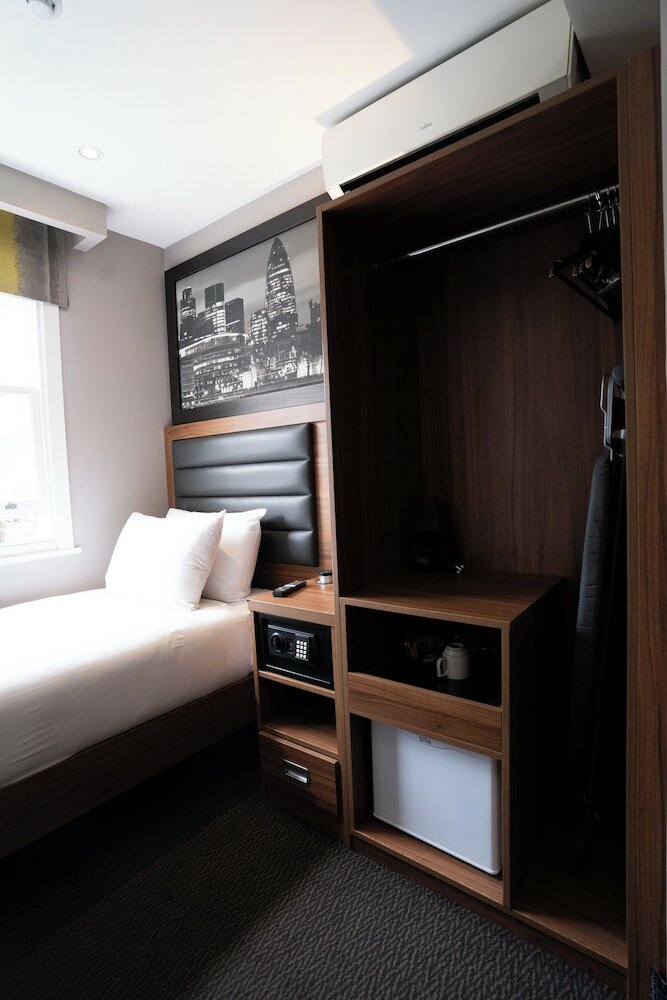 Фото London Court Hotel