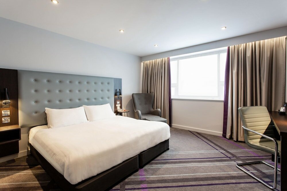 Фото Premier Inn Exeter City Centre hotel