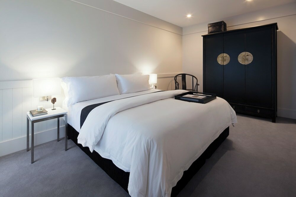 Фото Burbury Hotel & Apartments