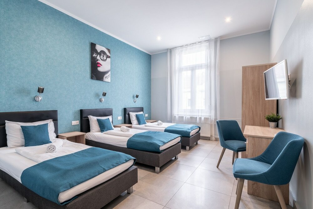 Фото Full Moon Budapest